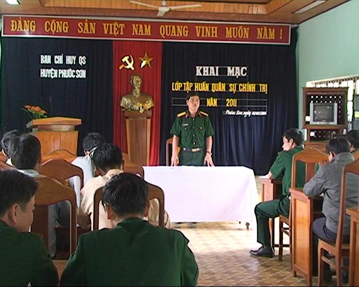 Mở lớp tập huấn quân sự, chính trị năm 2011