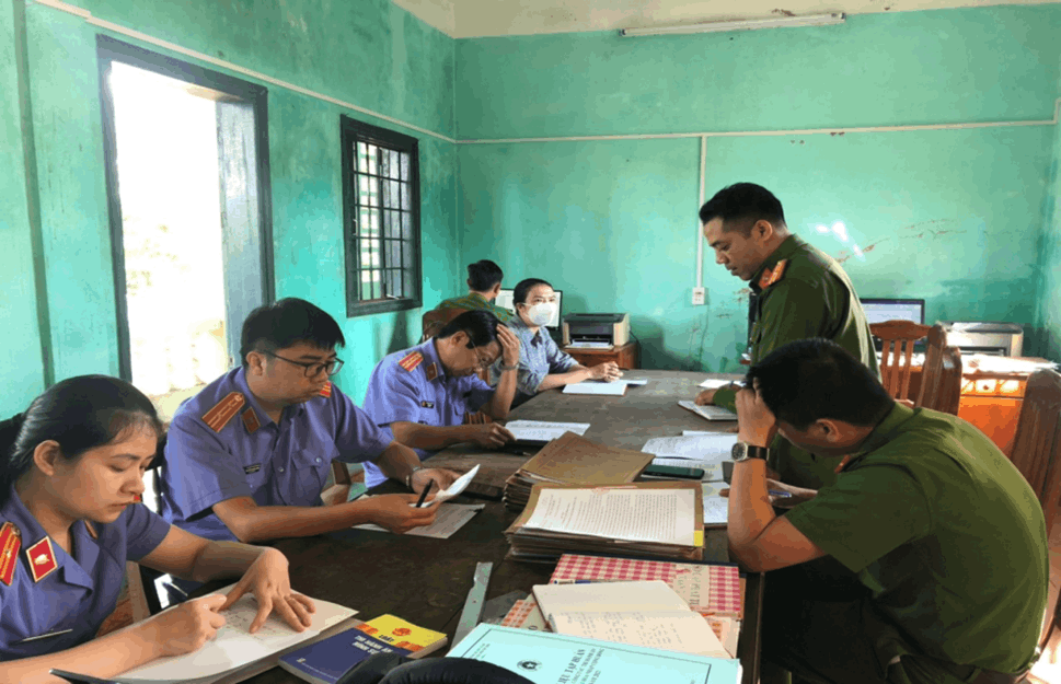 Ủy ban MTTQ Việt Nam huyện Phước Sơn phối hợp với Viện kiểm sát nhân dân huyện trực tiếp kiểm sát nhà tạm giữ của Công an huyện