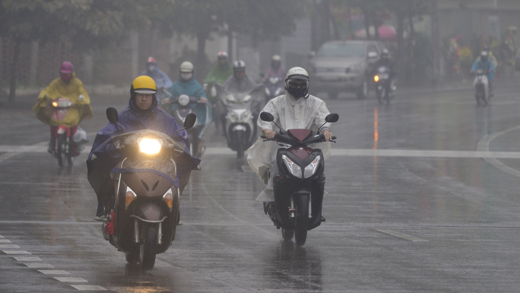 V/v chủ động các biện pháp ứng phó với mưa dông kèm lốc, sét, mưa đá