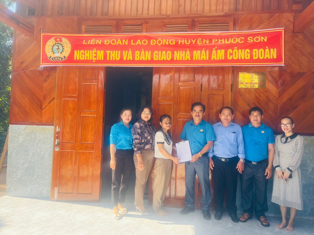 LĐLĐ huyện Phước Sơn: Bàn giao nhà Mái ấm công đoàn năm 2023