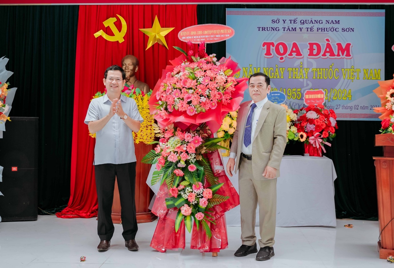 Lãnh đạo huyện thăm và dự buổi tọa đàm nhân kỷ niệm 69 năm Ngày Thầy thuốc Việt Nam