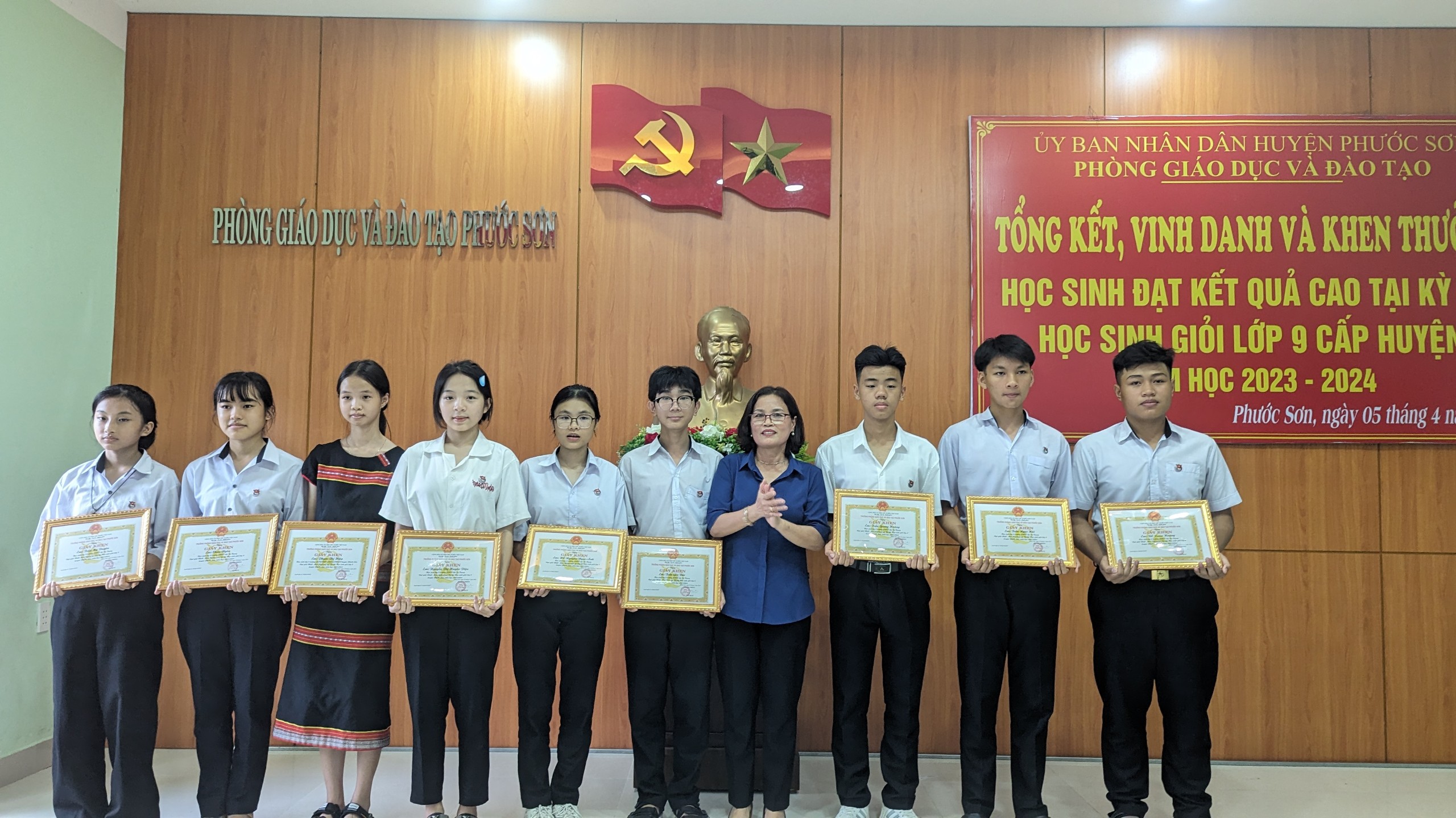 Phòng Giáo dục và Đào tạo tổ chức tổng kết phát thưởng học sinh giỏi lớp 9