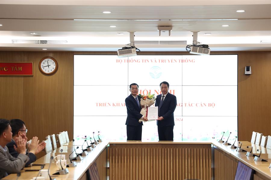 Bộ trưởng Bộ Thông tin và Truyền thông bổ nhiệm lại Phó Cục trưởng Cục Tần số vô tuyến điện