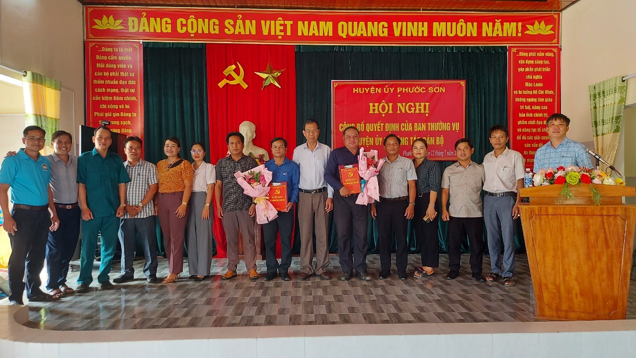 Ban thường vụ Huyện uỷ công bố quyết định về công tác cán bộ