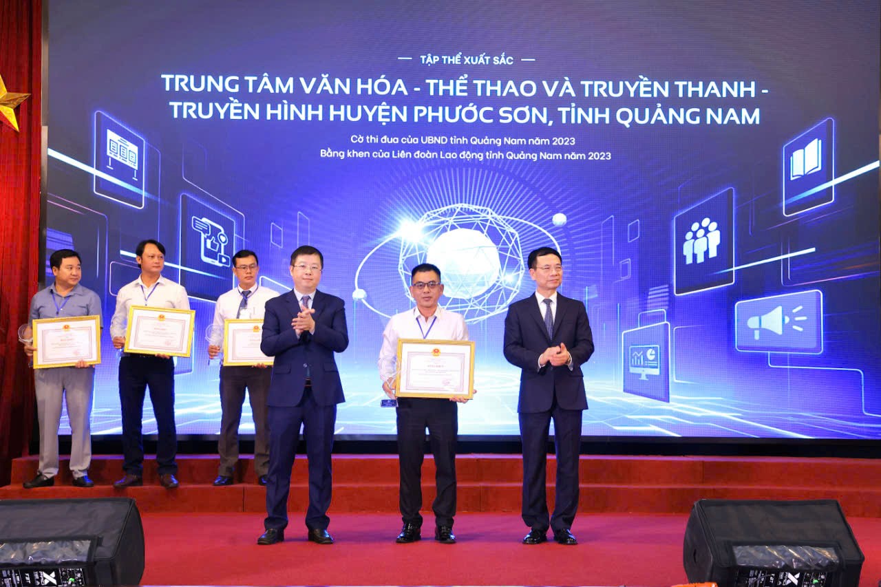 Trung tâm VHTT & TTTH huyện Phước Sơn được biểu dương, tôn vinh điển hình tiên tiến toàn quốc trong hoạt động thông tin cơ sở năm 2024
