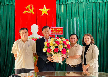 Lãnh đạo Huyện ủy, các tổ chức chính trị - xã hội huyện đến thăm và chúc mừng nhân kỷ niệm 94 Ngày truyền thống MTTQ Việt Nam (18/11/1930 - 18/11/2024)