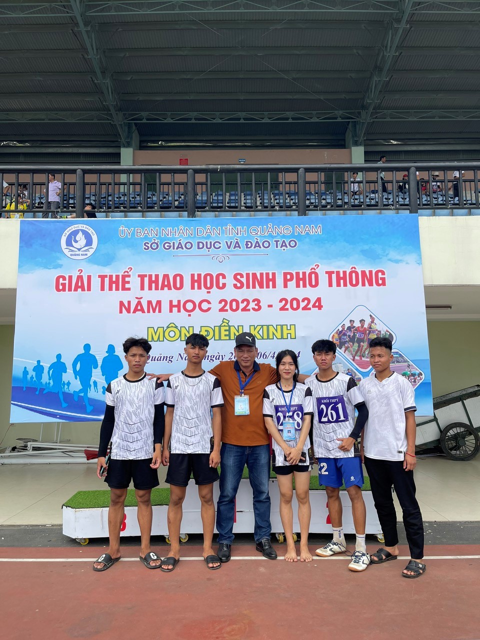 Thầy Phạm Ngọc Thưởng - Người lái đò thầm lặng