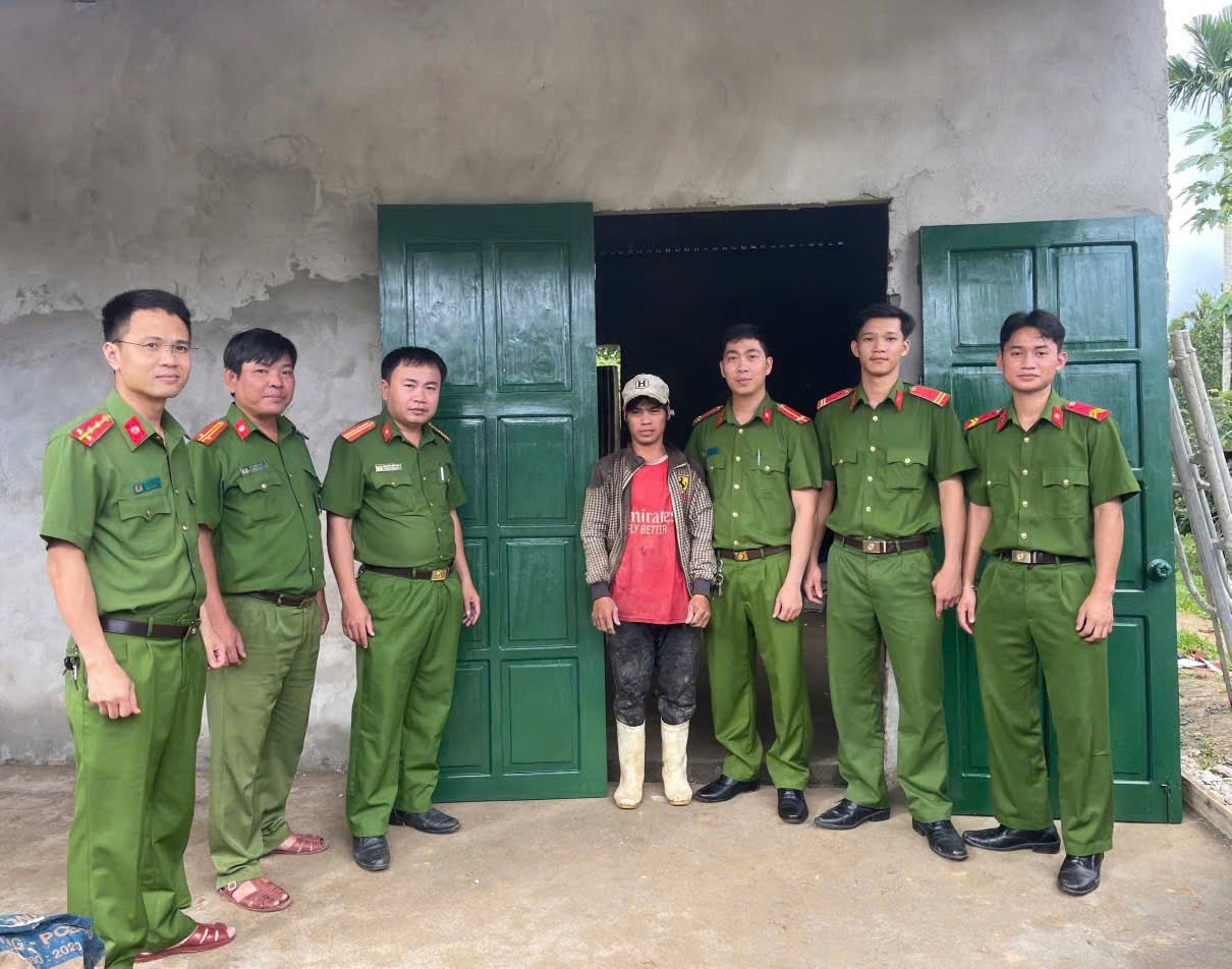 Công an huyện Phước Sơn hỗ trợ xóa nhà tạm, nhà dột nát tại xã Phước Chánh