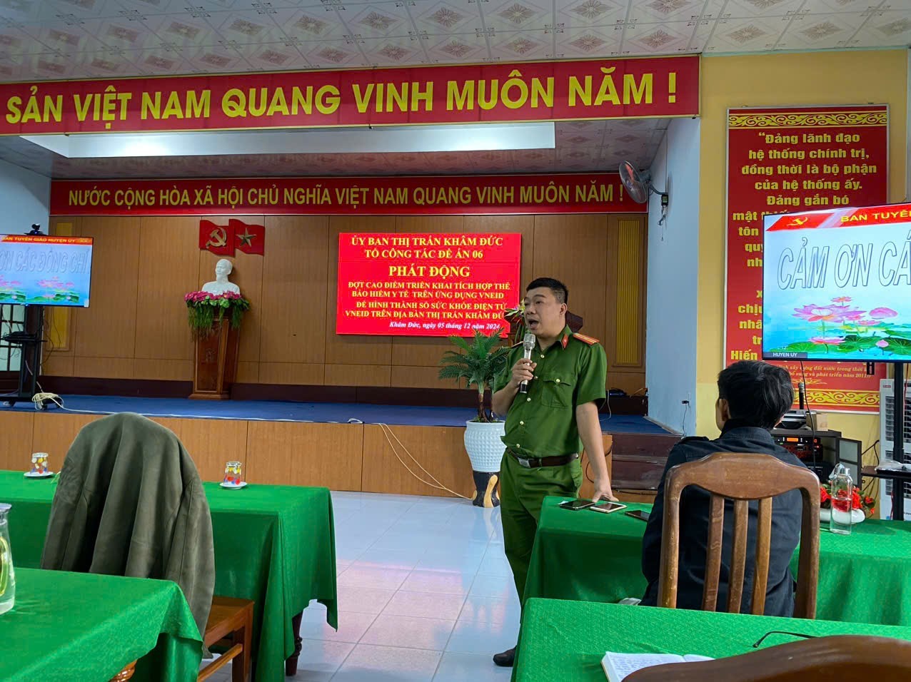Thị trấn Khâm Đức: tổ chức phát động đợt cao điểm triển khai tích hợp thẻ bảo hiểm y tế trên ứng dụng VNeID.
