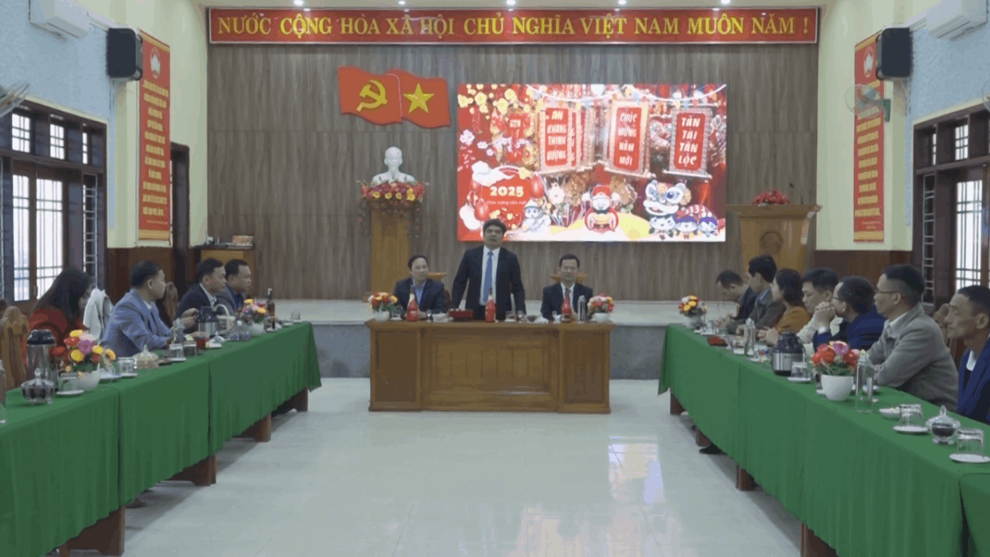 Lãnh đạo huyện thăm, chúc tết các đơn vị trực Tết