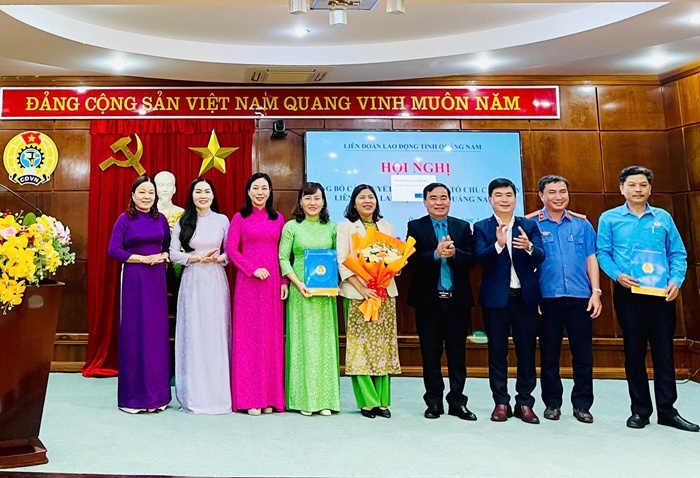 Hội nghị công bố Quyết định sắp xếp tổ chức bộ máy LĐLĐ tỉnh, chuyển giao công đoàn cơ sở trực thuộc